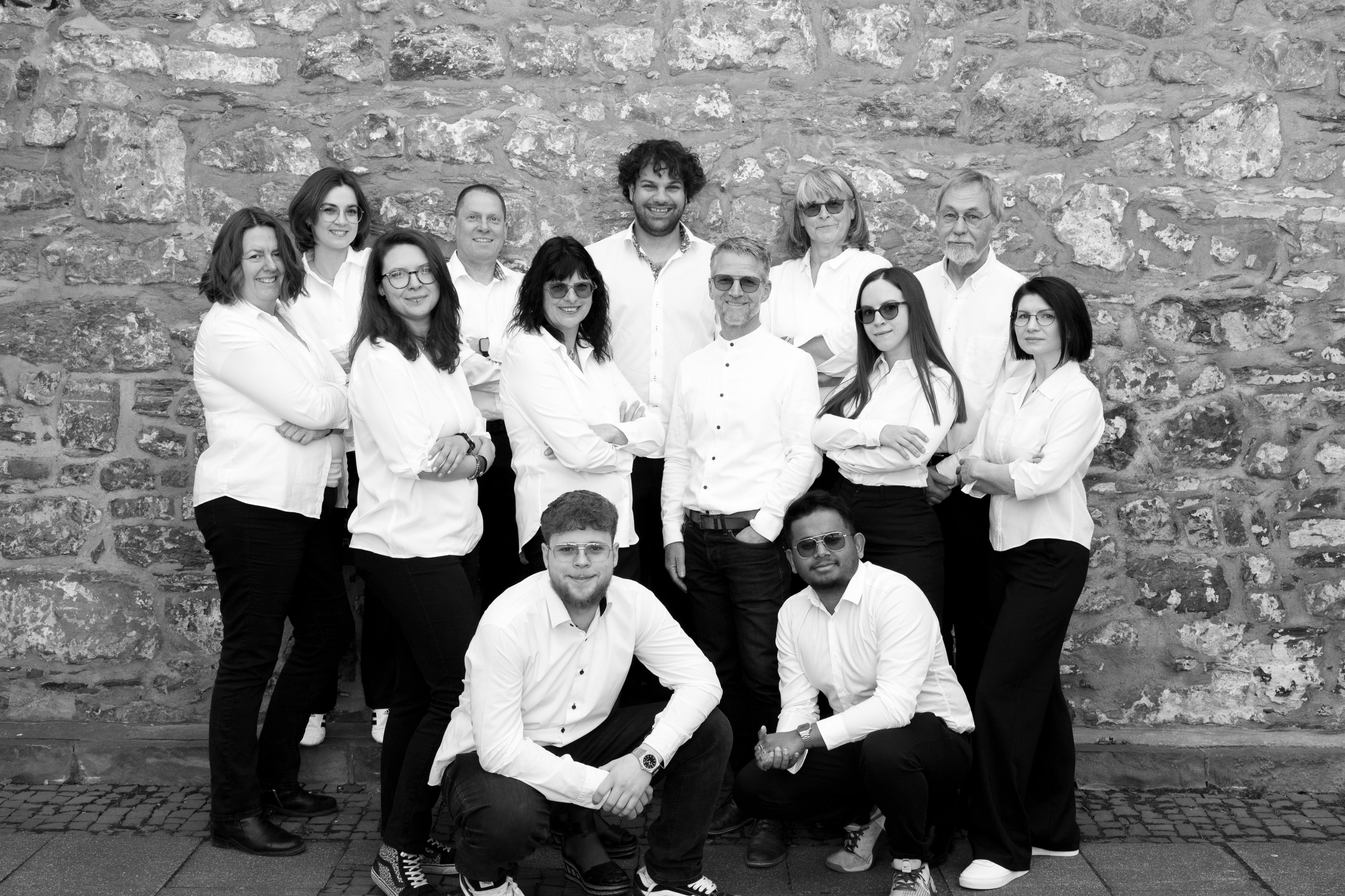 Teamfoto_Neuhaus_schwarz_weiss